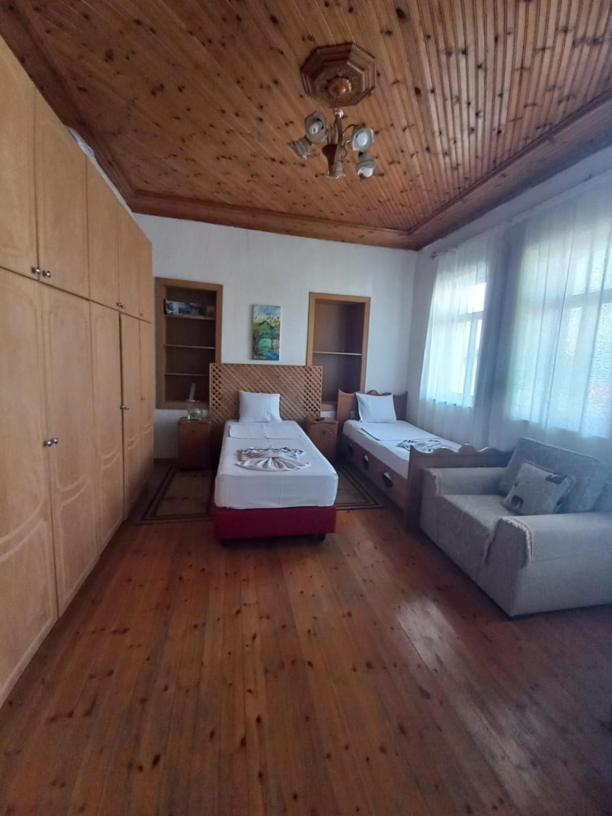 Miziriguesthouse Gjirokastër Exterior foto